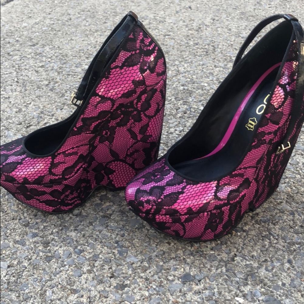 Aldo wedges hot pink topped with black lace - Picture 7 of 7